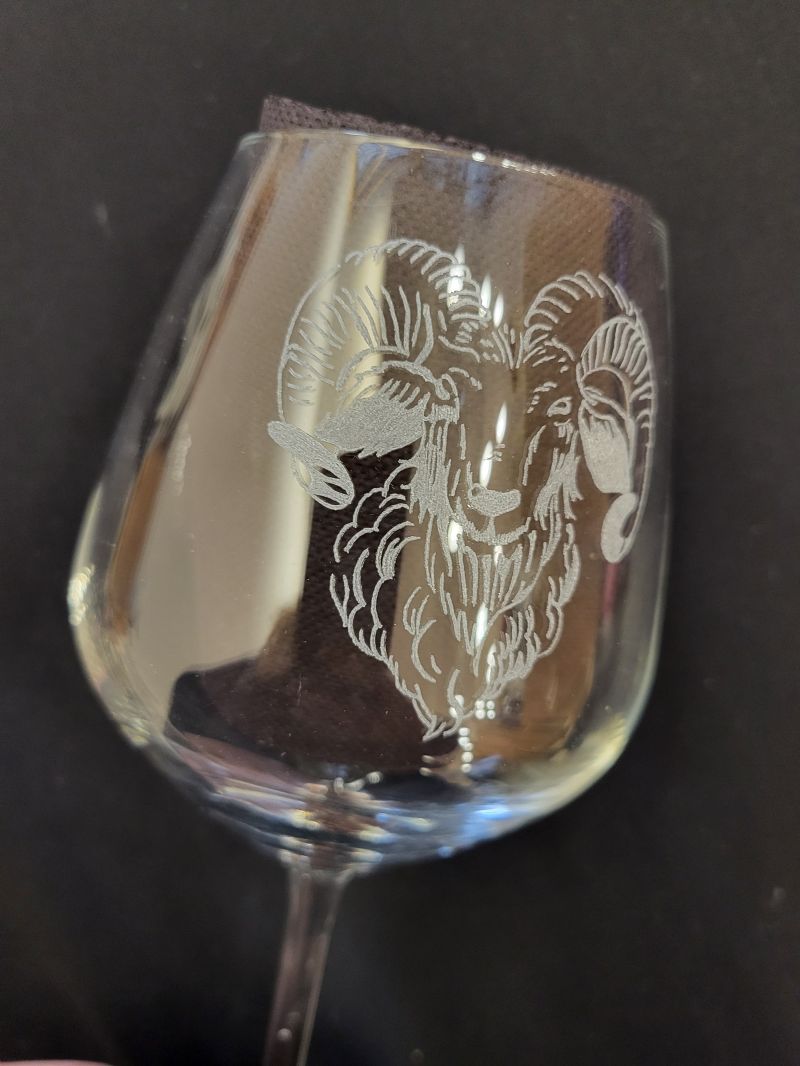 Verre &agrave; vin b&eacute;lier 