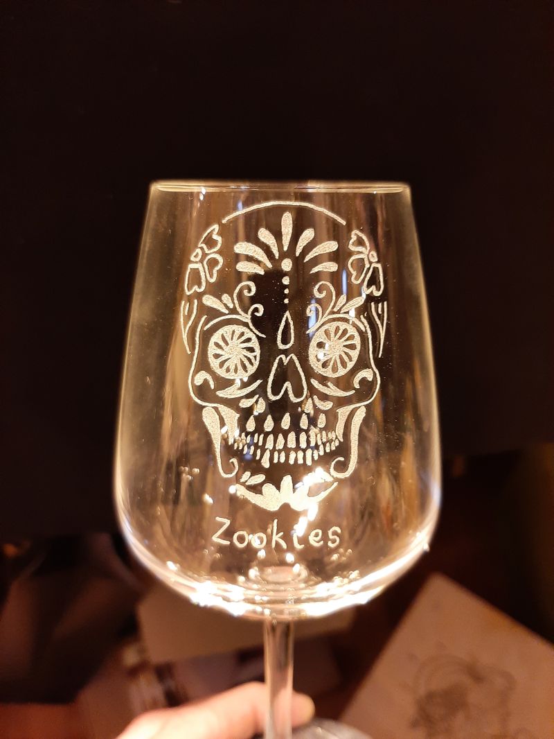 Verre a vin tete de mort 