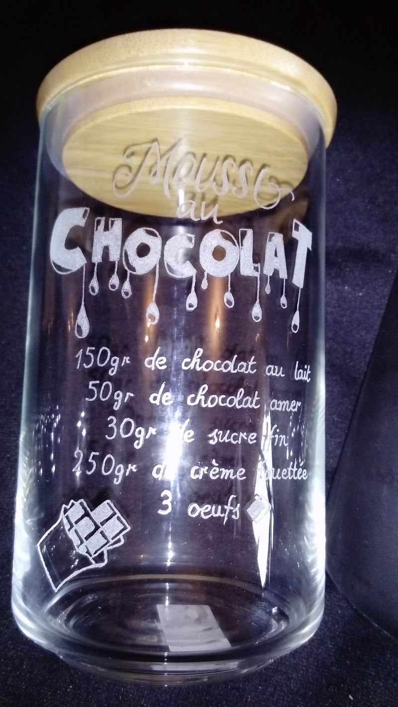 Pot alimentaire mousse chocolat